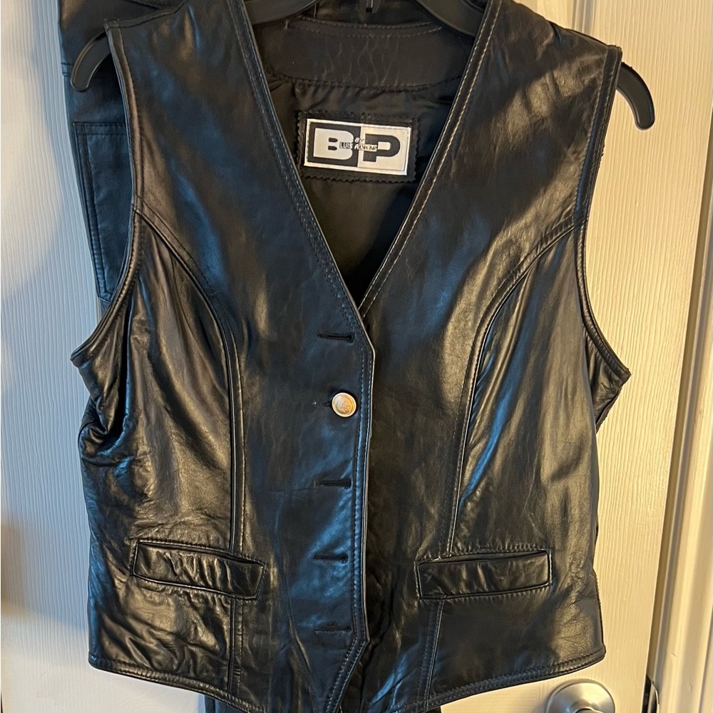 Used Medium size Black Leather riding vest - Luis Alvear (BP)